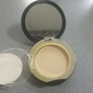 Younique Pressed Powder Foundation